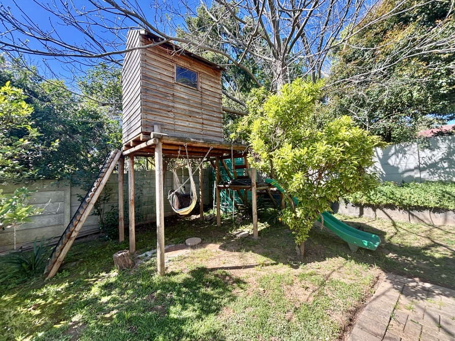 4 Bedroom Property for Sale in Vierlanden Western Cape